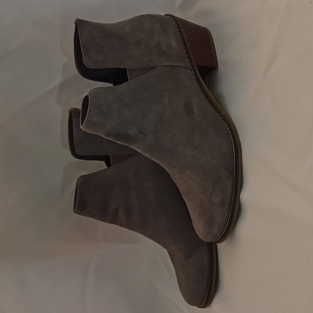 Cole Haan Storm Cloud Grey Suede boots/booties Size 8.5
